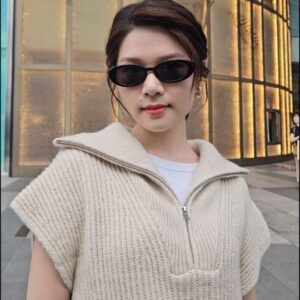 Michelle Wong Instagram - In her low-bun era 💗

Sweater: @massimodutti 
Hair: @mrlow #passionhairsalon