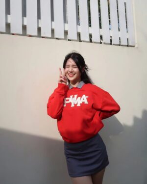 Michelle Wong Instagram - When your cousin is a photographer so you get the best CNY pics 😆😗 Wishing everyone a happy, healthy & prosperous Lunar New Year 🍊🍊🎀