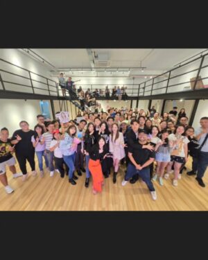 Michelle Wong Instagram - Our heartfelt thank you for spending your afternoon with us ❤️ more official pics are coming soon 💌 @tcpartistes

Thank you to dear @michelinfc, @quirkypear for hosting, @theartistemanager for organising, and @wizardryd for making our first fan meet possible. And precious @lasalle_lee_jq for your magic makeup touch.

Like we said, no matter who you support, we are grateful and blessed to have you along this journey with us. Let's grow together always 🥰💪🏻

Special thanks to our sponsors:
@pumasingapore @holisticwaysg @foodpandasg
@temposingapore @pokkasg @audiotechnicasea