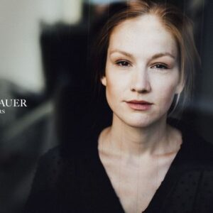 Michelle von Treuberg Instagram - Ich freue mich unglaublich, offiziell ein Teil der wunderbaren @baumbaueractors Familie zu sein! 
Fotos: @zaucke 💗
——
I am incredibly happy to officially be a part of the wonderful @baumbaueractors family! 
#baumbaueractorsfamily #newchapter