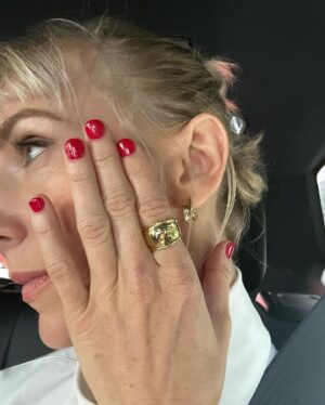 Mickey Sumner Instagram - #ThroughHerLens  @chanelofficial @welovecoco 
Thank you @tribeca #tribecafilmfestival #AMistake