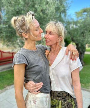Mickey Sumner Instagram - Mama Mia ❤️ @trudiestyler 
Thank u @carterbsmith