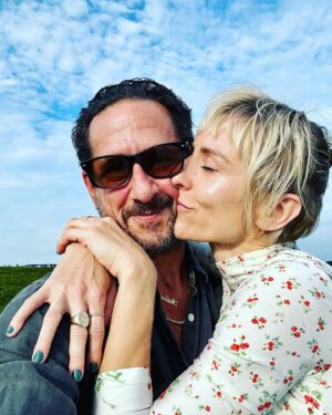 Mickey Sumner Instagram - 🪨❤️

@carterbsmith