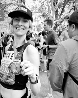 Mickey Sumner Instagram - Truly cannot put into words what yesterday was like. I’ll try: First ever marathon, I love you NYC & your beautiful bridges, I now love running, I love my dear friends & dear family & my ❤️ @carterbsmith who all showed up with signs & love - such sweet relief seeing your faces. I am indebted to @camilo_ultramarathon_runner for pushing me to my limits & getting me over the finish line. It was an honor to run for @lumindidsc & so grateful to all that so so kindly donated & raised vital money for #downsyndrome research. (Link to donate still in bio 😜)
Thanks to all the carbs I ate for weeks - you did me proud 🍝 🥯 🍕 
Deeply inspired by all the runners out there yesterday especially @romeroruns & @achilles_international @achillesnyc & their guides. Thank you NYC, all New Yorkers & @nyrr and all the amazing volunteers for the experience of a lifetime. Can’t wait for the next one…