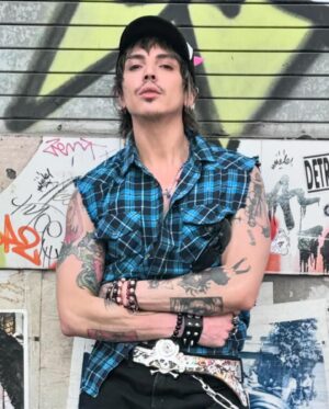 Miguel Ángel Caravantes Instagram - qué calor no manchen (;´A｀)