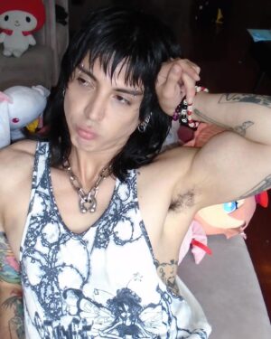 Miguel Ángel Caravantes Instagram - me gustó mi pelo (๑･̑◡･̑๑)