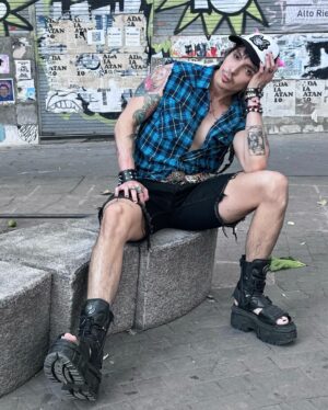 Miguel Ángel Caravantes Instagram - qué calor no manchen (;´A｀)