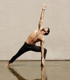 Miguel Ángel Muñoz Instagram - Back to #Yoga 🧘🏻‍♂️
Después de varios intentos en los últimos años por lesiones varias hoy he vuelto a clase animado por la nostalgia de la aquella sesión de 📷 que rescaté el otro día.
A ver pronto estamos así! 💪🏽🙏🏼😎