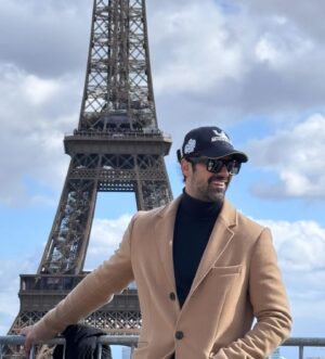 Miguel Ángel Muñoz Instagram - Mix de #Paris 🤍
Viví 7 meses aquí que me hicieron muy #Feliz Hacía años que no venia y se me antoja volver a trabajar por aquí! 🤞🏽

Paris je t’aime. 💙
Tu m’as tellement manqué. Je demande à l’univers de travailler à nouveau ici pour profiter à nouveau de vous.

Por cierto: Que foto de la #torreeiffel te gusta mas? Primera o última 😜