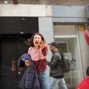 Miguel Ángel Muñoz Instagram - Y de repente llegas de Australia después de un retiro personal necesario dejando atrás el año más complicado de tu vida y llegas directo a @lamoderna_tve a que te hagan sentir la persona más especial del mundo… ♥️

Y claro es que el equipo de la serie está capitaneado por #Luigi & @mexicanhat con @davidmontcas como uno de los directores y parece que no han pasado 23 años desde que #UnPasoAdelante nos puso juntos en el camino 🙏🏼

Y luego te regalan como compañera a @albagutierrezactriz con la que he compartido el 70% de las escenas y es LA MEJOR COMPAÑERA DEL PLANETA (mi #Pollard) y a #DaniHolguin en un 30% y hacen que ya todo sea perfecto! 

Y el resto de compañer@s con los que he compartido alguna escena también me los llevaría a casa! 🫶🏽
@almagrosanmiguel @helenaezquerro @stephanie_magnin @carlos_serrano_clark @lorea_carballo #manuelbandera @evapedrazalo @bertagalo y mi queridísima @hurtadilla 🥰

Gracias al resto de directores #Pedro, #Isaac y @lilibocanegra y a todo el equipazo de la serie que no me ha podido cuidar más; desde Gabi y todo el equipo de producción, Josete, Rocio, Paloma y todo el equipo de dirección, vestuario, guion, Maqui y pelu, conductores, arte, cámara, sonido, redes, edición… 

A @rtve y @grupoboomerang y a @yourocktalent por hacer que haya sido posible interpretar a #CesarMorel a la vez que dirijo el documental de 🏎️🔥 para @pacienciafilms y justo antes de empezar la aventura en la que me encuentro ahora en #Asia con #PekinExpress… 🤩

#Felizespoco ☀️