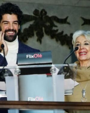 Miguel Ángel Muñoz Instagram - ¡Ay mamá Concha! ❤️‍🩹
Estoy convencido de que en el cielo seguirás brillando como la gran estrella que has sido y que seguirás siendo! ✨ 
Te recordaré siempre con el mismo cariño con el que me trataste cuando tenía 12 años y me hacías sentir en el set de #MamáQuiereSerArtista como si fuera uno de tus hijos @manuelvelascoig o #Paco a los que les acompaño en el sentimiento al igual que a @carlota_velasco @manuelavelascooficial y al resto de familia y amigos cercanos. 🙏🏼
Qué suerte la mía por poder haber compartido contigo momentos especiales desde hace casi 30 años y que bonito fue celebrarte y cantar contigo el día que recibiste tu Goya de honor de la @academiadecine! Si los #PremiosGoya hubieran nacido antes no hubieras tenido que tenido sitio para guardarlos. Te merecías una veintena. 
Sé que @soylatatareal estará feliz de encontrarte allá arriba, así que dale un beso de mi parte y bailar al ritmo de #LasChicasDeLaCruzRoja o de la #ChicaYeYe 💃🏻 que seguro que os echáis unas disfrutáis juntas. Ella te admiraba muchísimo. Ya lo sabes ♥️
#DEP #ConchaVelasco