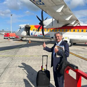Miguel Ángel Revilla Instagram - Salgo para Madrid, hoy y mañana estaré en La Feria del Libro. Vuelvo al pasado, hoy viajaré en un avión de hélices.