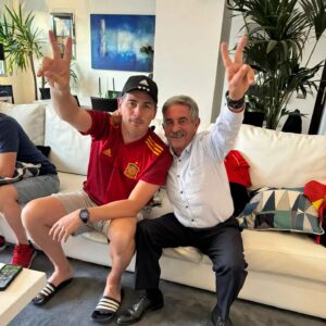 Miguel Ángel Revilla Instagram - Celebrando con @ikercasillas el empate de España