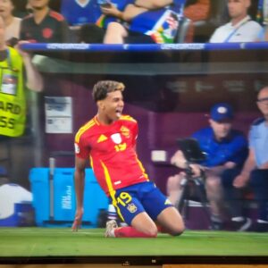 Miguel Ángel Revilla Instagram - Golazo de España, Lamine Yamal empata el partido frente a Francia. 1-1