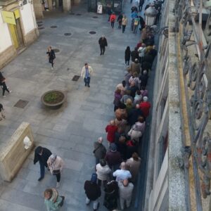 Miguel Ángel Revilla Instagram - Así está la cola para entrar a la conferencia que voy a dar en #Lugo, en el Círculo de las Artes, será a partir de las 19:30. GRACIAS.