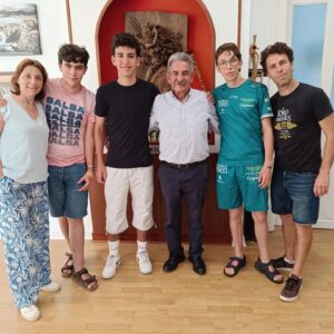 Miguel Ángel Revilla Instagram - Hoy he recibido la visita de esta entrañable familia de Madrid.