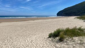 Miguel Ángel Revilla Instagram - Así está la playa de Berria, Santoña, en un magnífico día de sol en Cantabria.