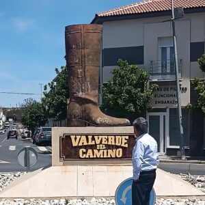 Miguel Ángel Revilla Instagram - Ya estoy en Valverde del Camino. Nos vemos a las 20:00 en el Teatro Puerta del Andévalo.