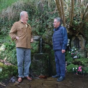 Miguel Ángel Revilla Instagram - Con un grande, el juez Castro, que ha venido a visitarme y le he traído a la fuente de Valvanuz.