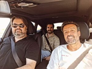 Miguel Araújo Instagram - A caminho de Setúbal! @paulobico, @joao_martins_music e euzinho. O João Martins escreveu os arranjos para Orquestra, com quem terei o gosto de cantar em 3 músicas. O restante concerto será guitarra e voz. Ainda restam alguns bilhetes de balcão, apareçam!

(Link para a bilheteira nas stories)

MENU PARA HOJE:

MIGUEL ARAÚJO COM A ORQUESTRA LIGEIRA DO CONSERVATÓRIO REGIONAL DE PALMELA
12.º FESTIVAL INTERNACIONAL DE MÚSICA DE SETÚBAL
FÓRUM MUNICIPAL LUÍSA TODI
HOJE . 21H00