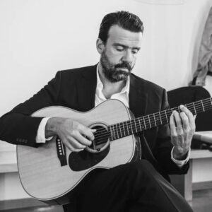Miguel Araújo Instagram - Mítico, Sintra! O casal que fez quase 600 Kms para vir do Fundão e voltar na mesma noite, os rapazes que foram trajados à Casca de Noz, a minha tia Maria Isabel e os primos Araújo de Lisboa que nunca falham um concerto nas imediações da capital, uma sala totalmente esgotada há tantos meses a cantar as minha modestas musiquetas. Como?

Obrigado!!!!

PS: Estamos já a caminho do @theatrocirco, em Braga. Até daqui a nada!