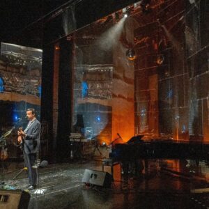 Miguel Araújo Instagram - Crooner na Universidade de Aveiro com o Ensemble do @joao_martins_music a desfiar reportório meu menos visitada e em modo Última Casca de Noz em Castelo Branco. Dias bons, obrigado a todos que encheram estas noites. Saravá!!!