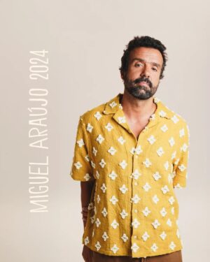 Miguel Araújo Instagram - Swipe prá direita (e novamente para a direita) para ver as andanças e bolandas deste Vosso bardo! 

@primeiralinhapt