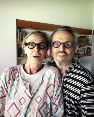 Miguel Bosé Instagram - ESTRENANDO NUEVAS GAFAS Y NUEVA VISTA GRACIAS A LOS #REYESMAGOS  BENDITOS!!!