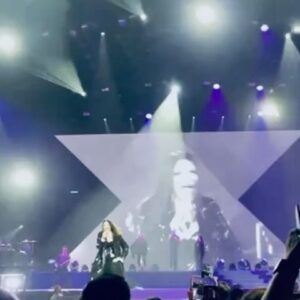 Miguel Bosé Instagram - Ayer en el concierto de Pausini, con Benny, Celina, Carlos y Fabrizio. Mega show. Laura poderosa y divertida como nunca. Un amor. Grazie cara amica!!! Tanti baci ed amori!!!” ❤️❤️❤️❤️ @laurapausini