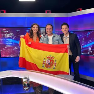 Miguel Maestre Instagram - Omg this guys are just amazing @timmcdonaldwastaken @melaniebracewell wot an amazing show fun and espontaneous with an live audience where laughing is on the menu 
Thanks for having me again you guys really make me always feel at home 
Watch tonite after a @masterchefau marathon final on ten