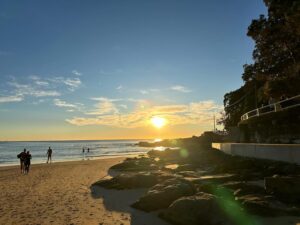 Miguel Maestre Instagram - Ice ice baby 
Looooooving the lake of manly to swim so flat and beautiful 
Find something that is good for you that gets you fired up and do it first thing in the morning and then just conquer the day 
@boldandbeautifulswimsquadmanly huge Friday crowd … lots of wetsuits 🤭🦈 #spanishmackerel