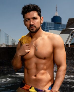 Miguel Martínez Instagram - Una más de la sesión en la terraza de @aliainnboutiquecdmx (La alberquita está deli para este calor 🥵🌞) nueva sesión en www.miguelmartinezvip.com