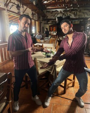 Miguel Martínez Instagram - Dump del mes: 
1. Cenita con mi Merry ❤️
2. Estreno de Mentiras con el Sr Imanol 🎭
3. Grabación en locación con el Sr. Sensual 🔥
4. Corte a comer con mis Marias 🫶🏼
5. Disfrutando el Emblema con mi Nash 🪩
6. Recibiendo el Micrófono de Oro a lado de María 🎙️
7. Foto en un fondo del Emblema 😎
8. Mi combo de guaruras 🦍
9. Con la Reyna de mi corazón mi abuela 👵🏼💕
10. Festejando 🥂 (Spoiler alert 🚨: Se vienen cositas 🤩)