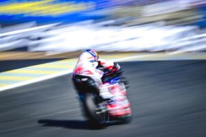 Miguel Oliveira Instagram - Fantástica a atmosfera em Le Mans. Dia positivo mas vamos ao trabalho amanhã 💪🏼✊🏼 
.
.
.
The atmosphere in Le Mans is fantastic. Positive day but we have work to do tomorrow 💪🏼✊🏼
#turma88 @trackhousemotogp