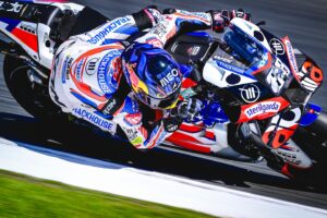 Miguel Oliveira Instagram - Fantástica a atmosfera em Le Mans. Dia positivo mas vamos ao trabalho amanhã 💪🏼✊🏼 
.
.
.
The atmosphere in Le Mans is fantastic. Positive day but we have work to do tomorrow 💪🏼✊🏼
#turma88 @trackhousemotogp