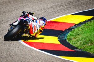 Miguel Oliveira Instagram - Excelente dia, bom resultado na qualificação e um pódio no sprint. Dei tudo na pista, consegui um bom ritmo e não cometi erros. Estou feliz e com muita pica para amanhã! 💪🏼🇵🇹
.
An excellent day, a good result in qualifying and a podium in the sprint. I gave everything on the track, I got a good pace and didn't make any mistakes. I'm happy and really looking forward to tomorrow! 💪🏼🇵🇹

#turma88 @trackhousemotogp
