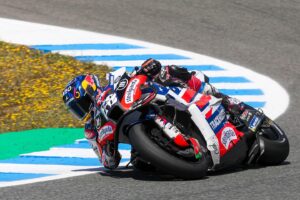 Miguel Oliveira Instagram - 74 voltas a curtir a minha Aprilia 😎 Siga para Le Mans 🔥
#turma88