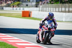 Miguel Oliveira Instagram - Esperava muito mais do fim-de-semana após a competitividade da mota no ano passado. Dei tudo em pista para chegar em P10. 
Siga para Mugello 💪🏼✊🏼
.
.
.
I expected much more from the weekend after the bike’s competitiveness last year. I gave everything on the track to get to P10.
Let’s Go to Mugello 💪🏼✊🏼
@trackhousemotogp #turma88