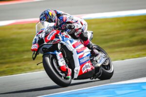 Miguel Oliveira Instagram - Positivo e com garra para o próximo passo. Esperamos trazer bons resultados antes do fecho da primeira temporada. Aí vamos, Sachsenring! 🔥💪🏻
.
Positive and eager for the next step. We hope to bring good results before the close of the first season. Right away, Sachsenring! 🔥💪🏻

#turma88 #GermanGP @trackhousemotogp