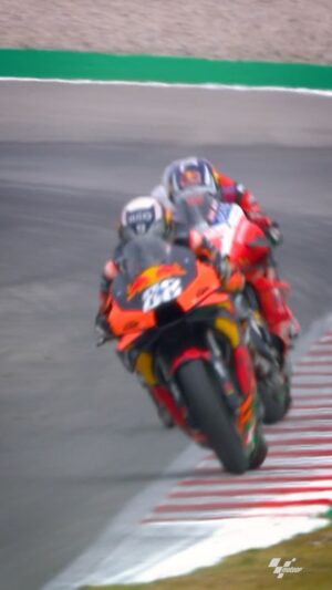 Miguel Oliveira Instagram - A proper masterclass! 🥇 It was a Portuguese rider who reigned supreme in Barcelona back in 2021! ✨ 😎

#CatalanGP 🏁 #MotoGP #Motorsport #Motorcycle #Racing #MO88