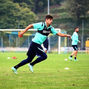 Miguel Veloso Instagram - Correre, crescere e migliorare. Ogni giorno! 💪🏼🏃🏻‍♂️ #training #ForzaHellas @hellasveronafc