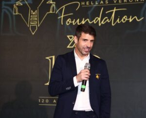 Miguel Veloso Instagram - Ieri una bellissima serata con la famiglia gialloblù per celebrare i 120 anni del club e 1 anno di #HVFoundation! 
🟡🔵 
#Hellas120 #HVFoundation @hellasveronafc