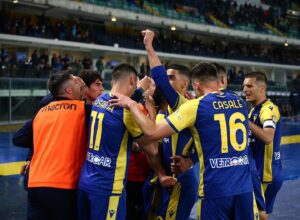 Miguel Veloso Instagram - Non esisterà mai un singolo più importate della squadra e non c’è cosa più bella che gioire insieme, sentendosi parte di un gruppo! 
👏🏼💛💙 #ForzaHellas #QuestiSiamoNoi @hellasveronafc @seriea