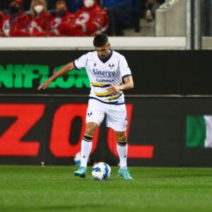 Miguel Veloso Instagram - Grandissima prestazione e vittoria meritata su un campo difficile! Molto felice di essere tornato ad aiutare la squadra! Avanti cosi ragazzi! 💪🏼💛💙 #ForzaHellas #QuestiSiamoNoi @hellasveronafc @seriea