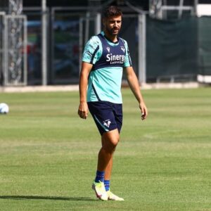 Miguel Veloso Instagram - Pronto per la nuova stagione! 🔜 @seriea #newseason #ForzaHellas @hellasveronafc