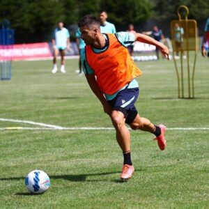 Miguel Veloso Instagram - Si riparte! 💪🏼⚽️ #day1 #preseason #Primiero2021 @hellasveronafc