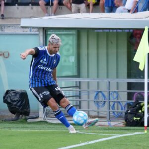 Miguel Veloso Instagram - Ieri ultimo test prima del campionato. C’è ancora tanto da migliorare ma continuiamo a lavorare con fiducia per arrivare pronti alla prima. 
👊🏼⚫️🔵 #friendlymatch #Pisa @pisasportingclub