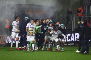 Miguel Veloso Instagram - Reazione e vittoria da grande SQUADRA! Il derby è nostro! Grandissimi ragazzi! 
💪🏼💛💙 #QuestiSiamoNoi #ForzaHellas @hellasveronafc @seriea