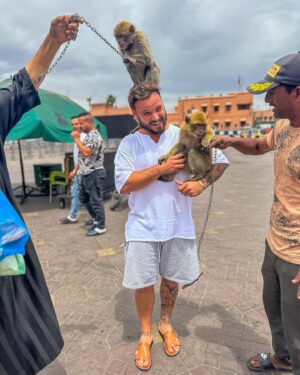 Miguel Vicente Instagram - Das semanas mais marcantes da minha vida, Marrocos sem dúvida irá ficar para sempre na memória e no meu coração. 
Foi uma viagem no sentido de uma ação social, em que vivenciei momentos inesquecíveis de uma realidade completamente diferente da nossa. 
O que vi fez me lembrar as histórias que os meus pais me contava quando eram novos, diz o meu pai que há 50 anos atrás o nordeste algarvio vivia essa realidade de os dias de hoje em Marrocos. 
Onde falta muito, desde água da rede, eletricidade, bens essenciais, bom, parece q falta tudo!! Mas o essencial que é o amor abunda no rosto da gente. 

A frase da viagem é: 

“Temos tanto que não sabemos o tanto que temos”