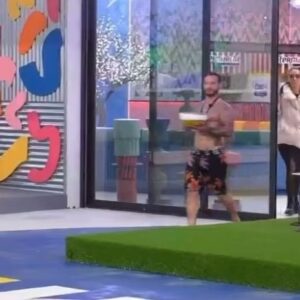 Miguel Vicente Instagram - A prova semanal com um show de bola do Miguel 🤣🔥😈 #gandaabraço #boraboraaaaa #tvireality